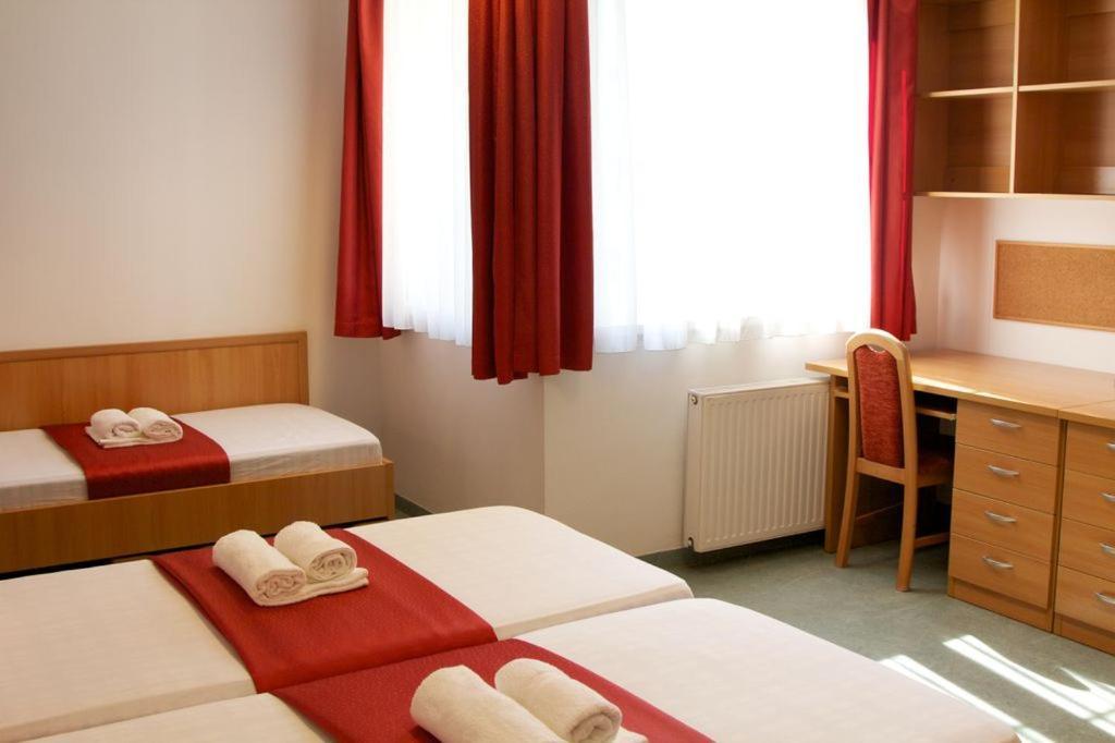 Uni-Hotel Diakotthon Miskolc Exterior photo